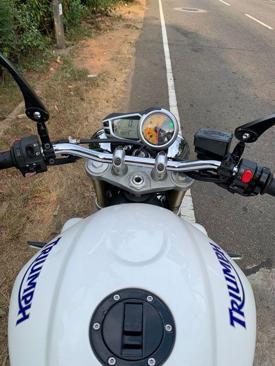 Triumph Street Triple 675 Review