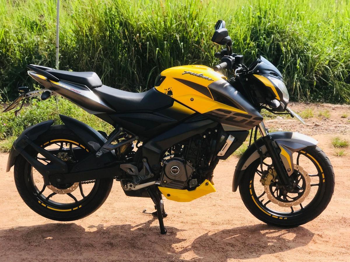 bajaj-pulsar-ns200-2025-specs-features-performance-price-in-sri