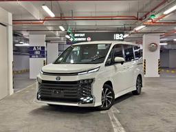 Toyota Voxy 2025