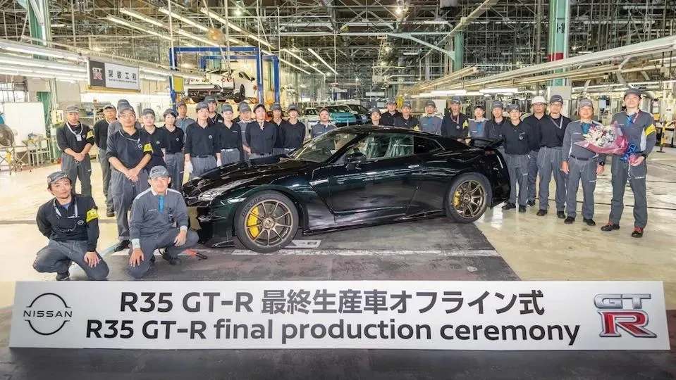 Nissan builds the final R35 GT-R after 18 years of production feature image