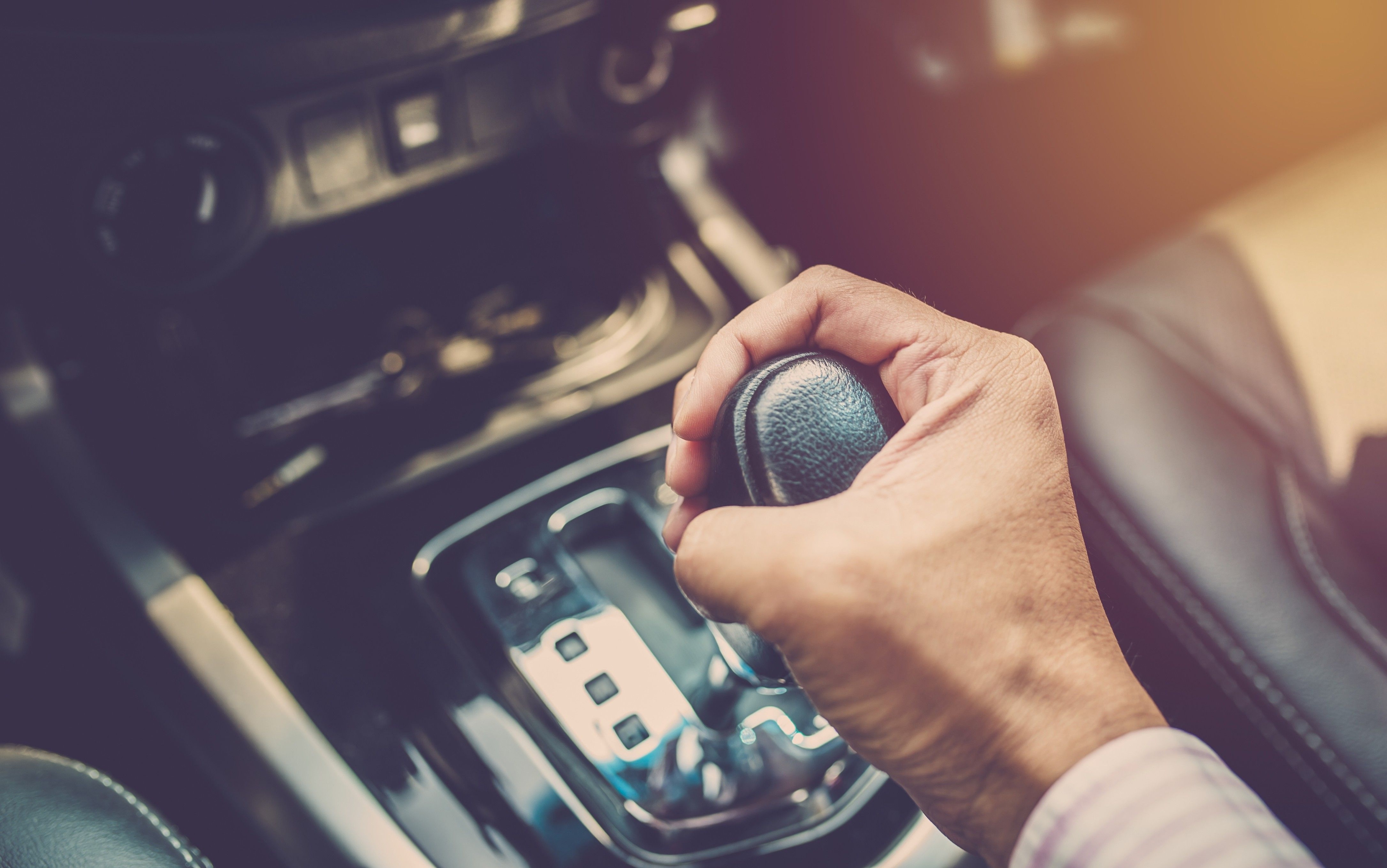 Don't Make This Mistake If You Are Driving an Auto Gear Vehicle feature image