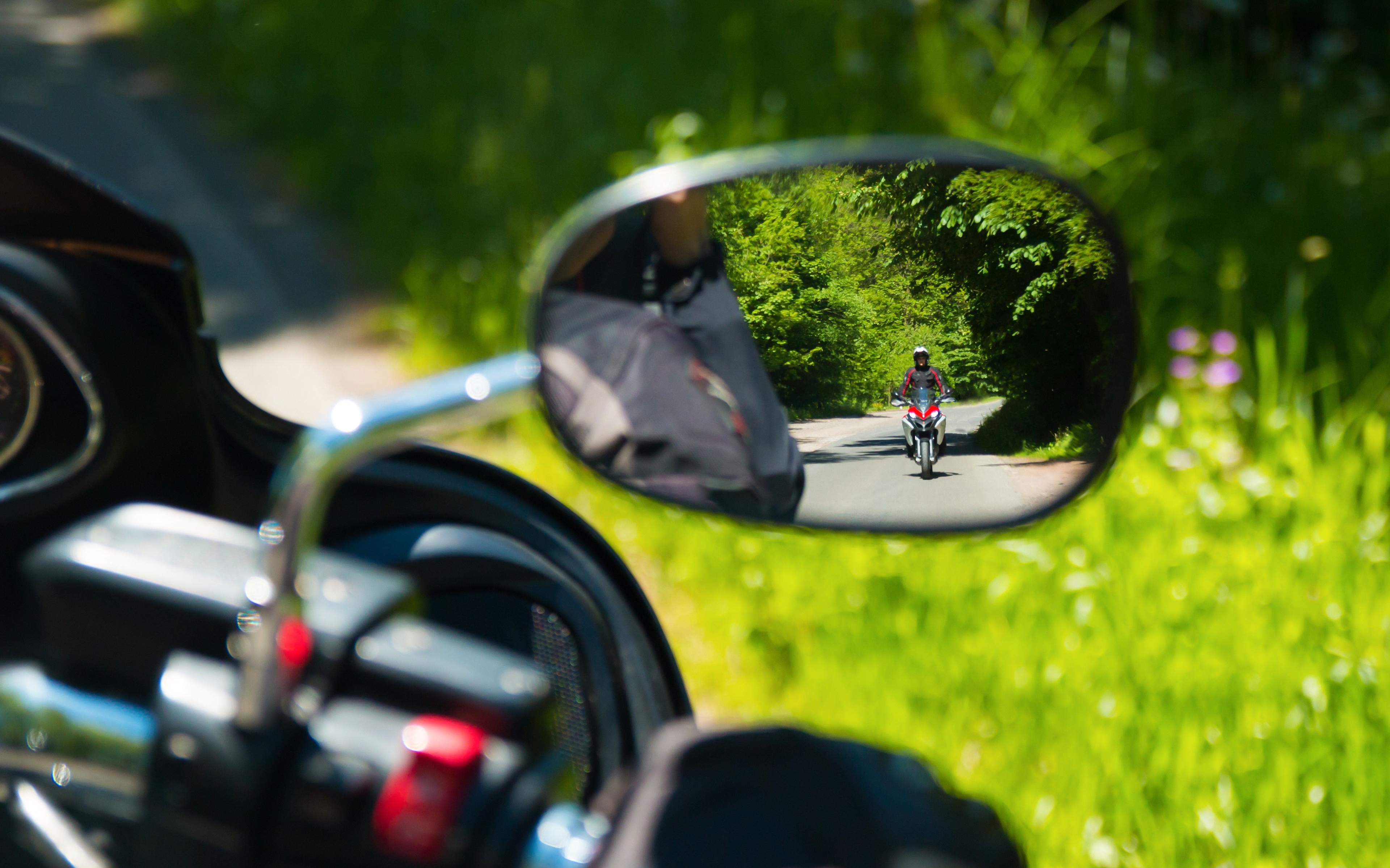 Aftermarket mirrors can significantly enhance the aesthetics, visibility, and safety of your motorcycle. However, when choosing and installing these accessories, there are several pitfalls you should avoid to ensure they serve their purpose without compro feature image
