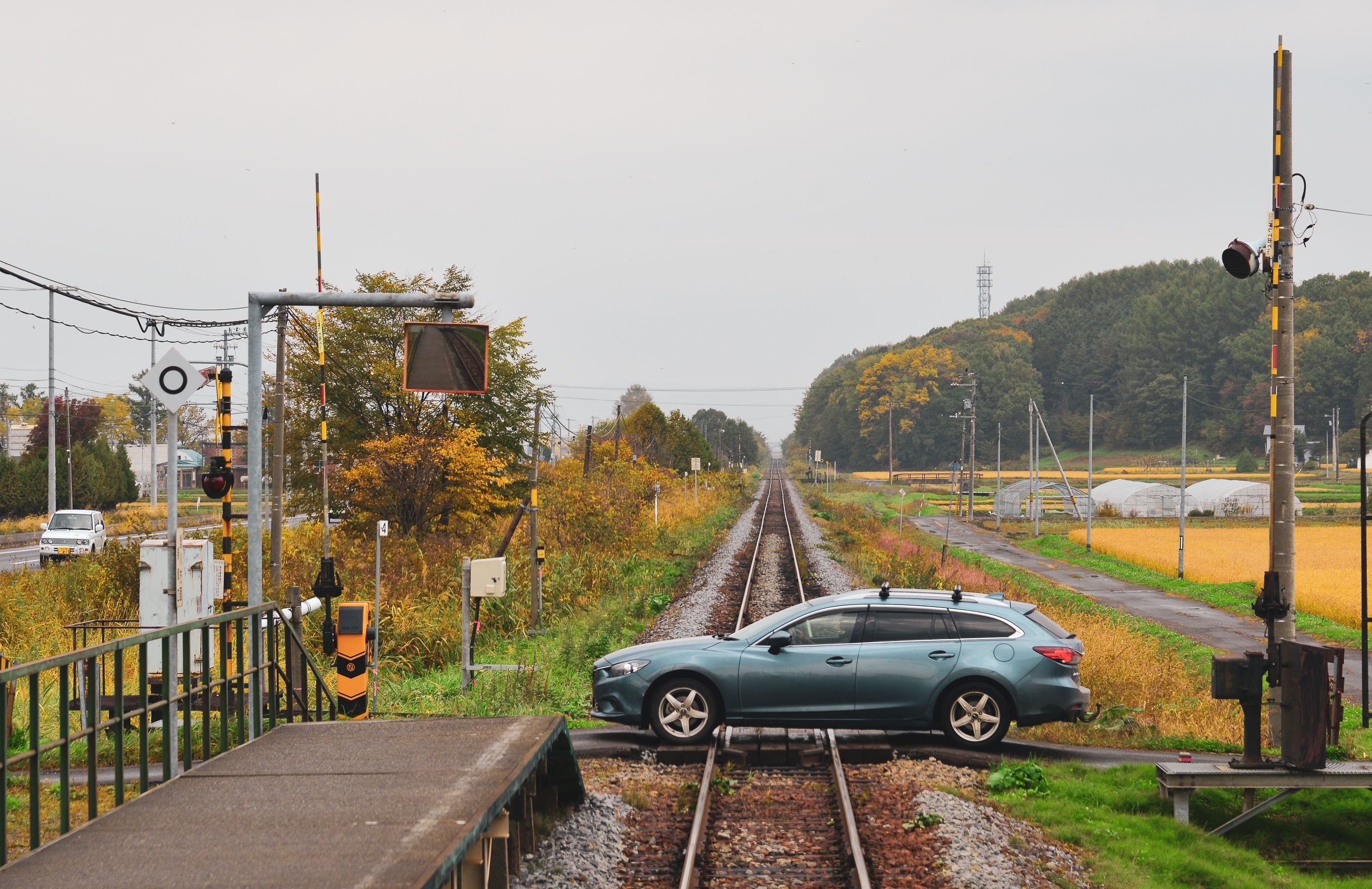 Why a Car Engine Stops at Railway Crossings feature image