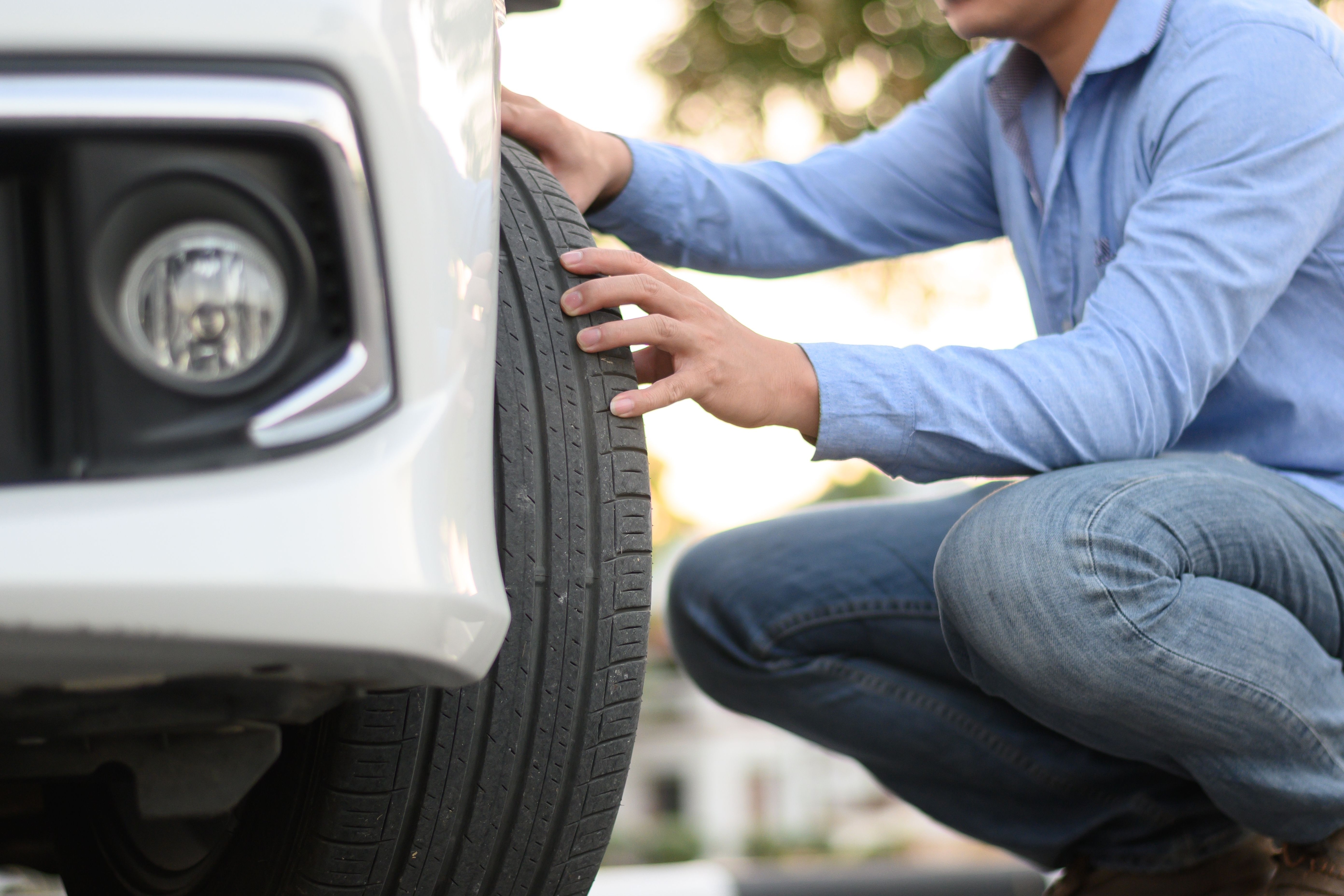 How to Change a Tire on a Car Correctly feature image