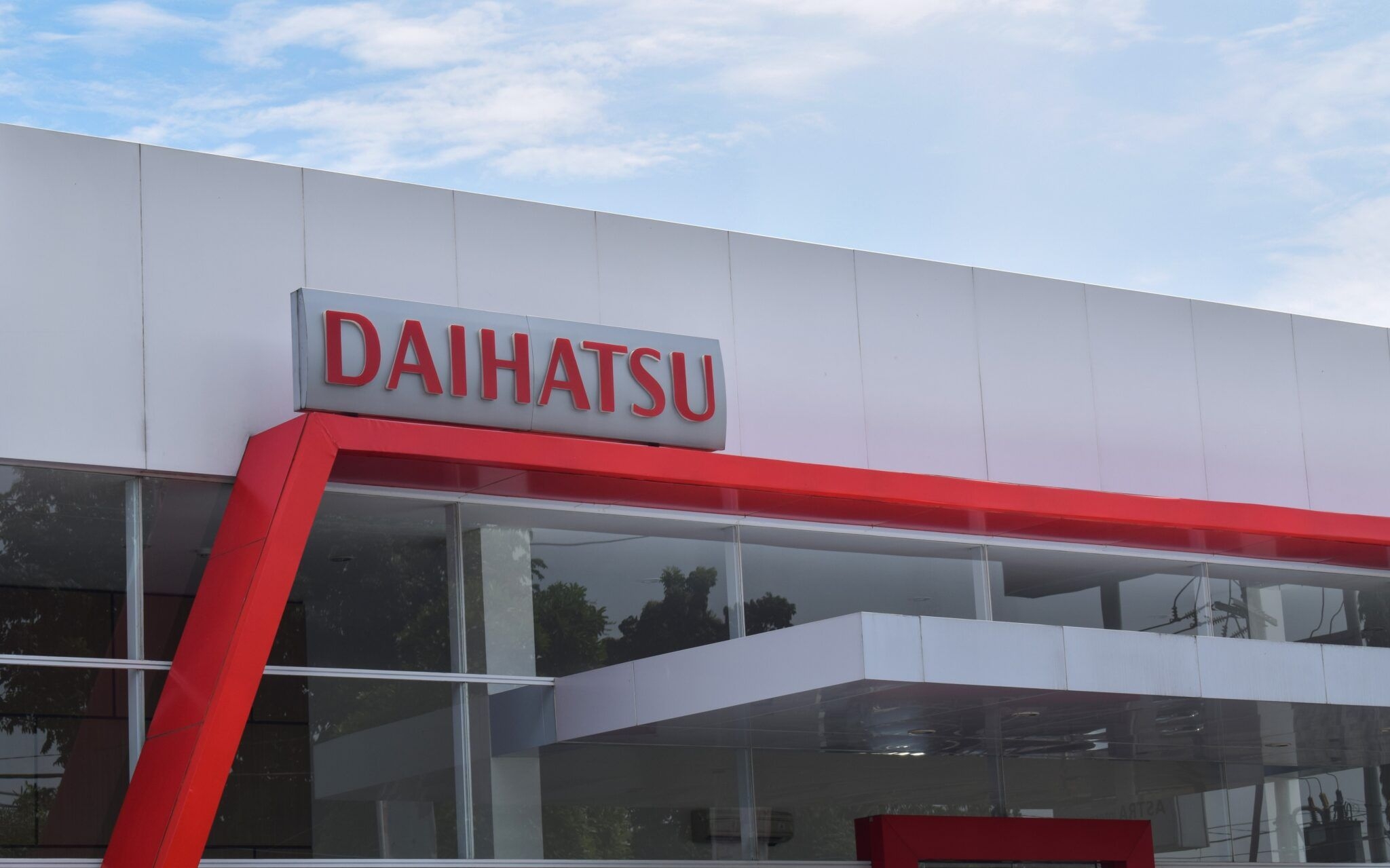 Toyota's Daihatsu Suspends Operations After Major Scandal feature image