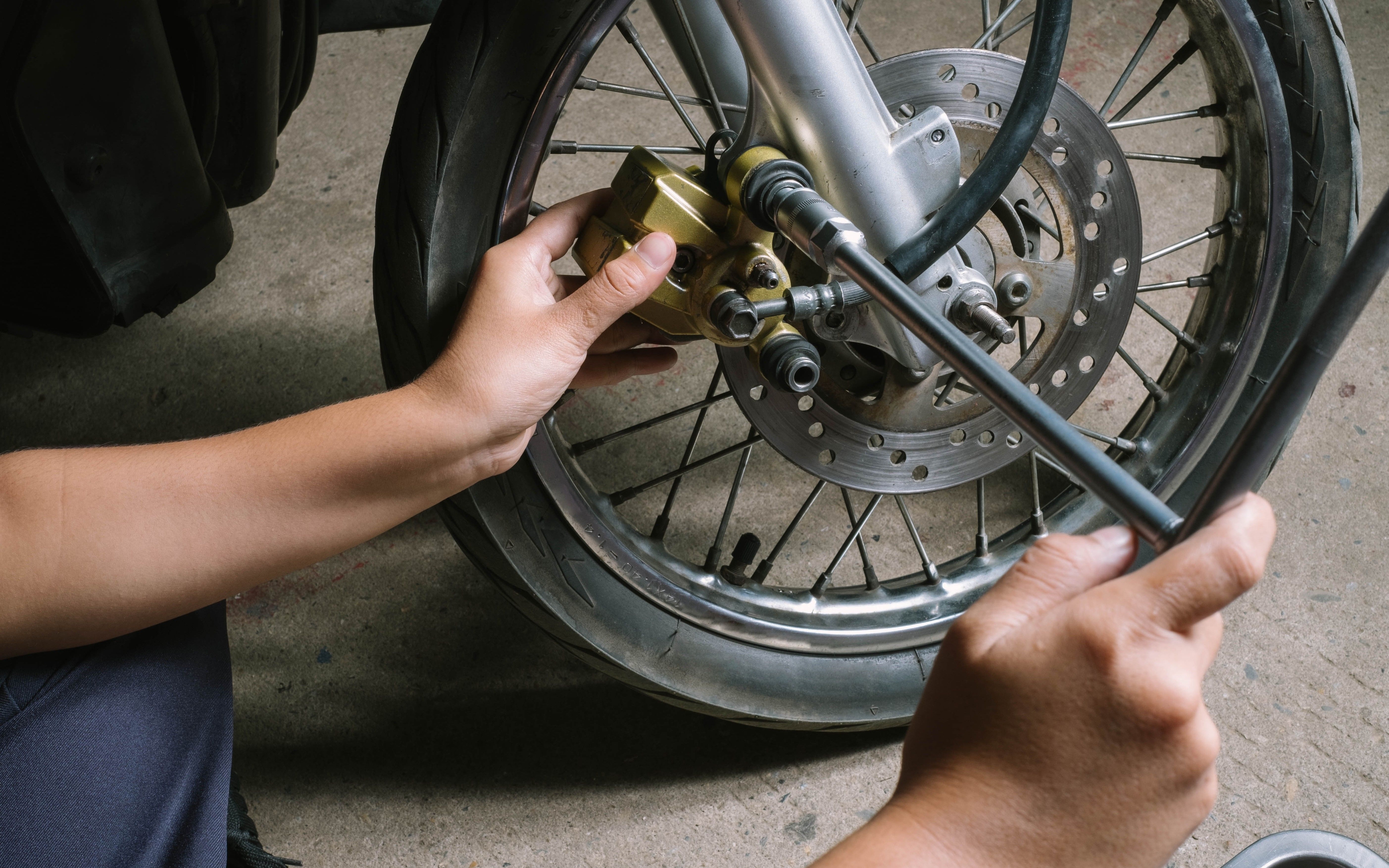 Disc Brakes vs. Drum Brakes: Understanding Which Is Better Under Different Conditions feature image
