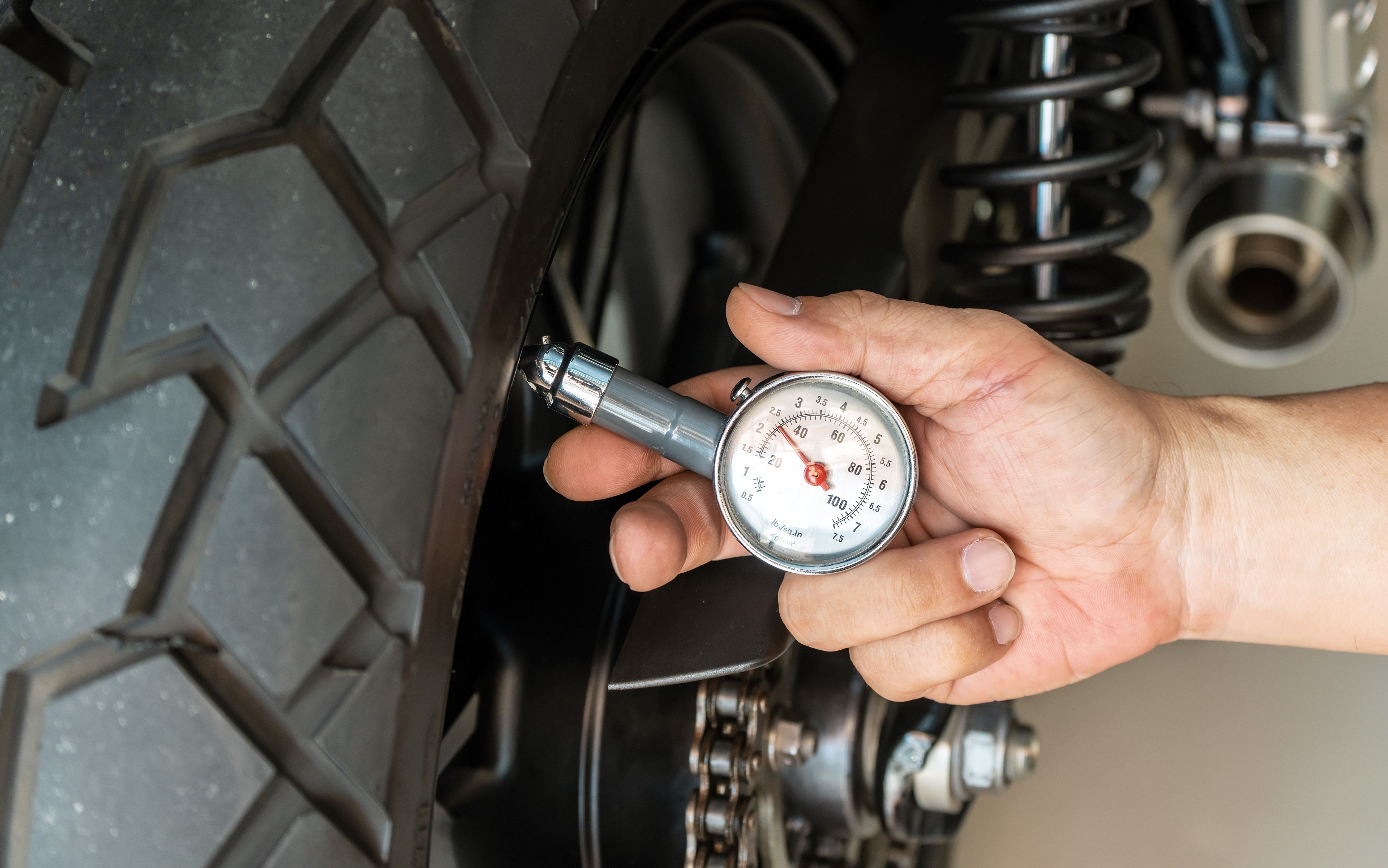 Riding an automatic motorcycle offers a convenient and enjoyable experience, particularly in urban environments where ease of use can significantly enhance your daily commute. However, just like with manual bikes, there are several strategies you can empl feature image