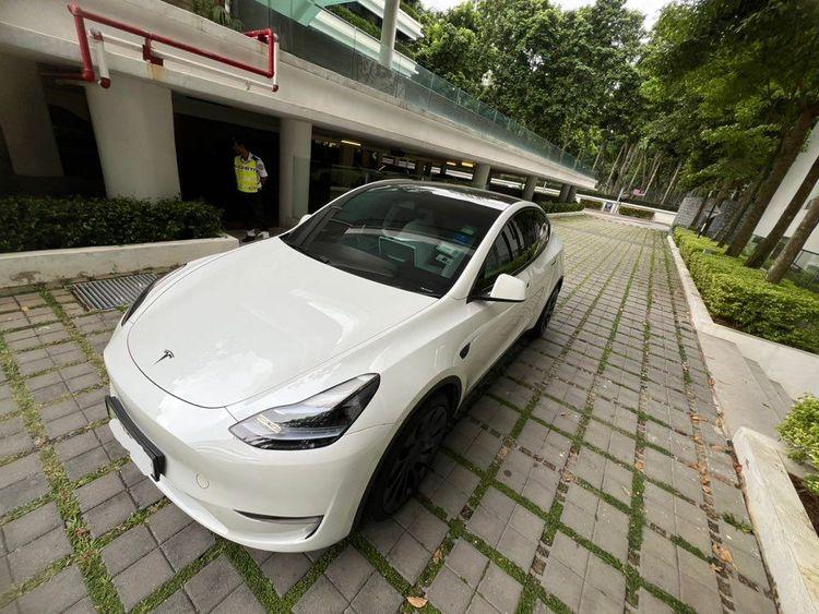 Tesla Model Y 2024