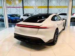 Porsche Taycan EV 2024 விமர்சனம்