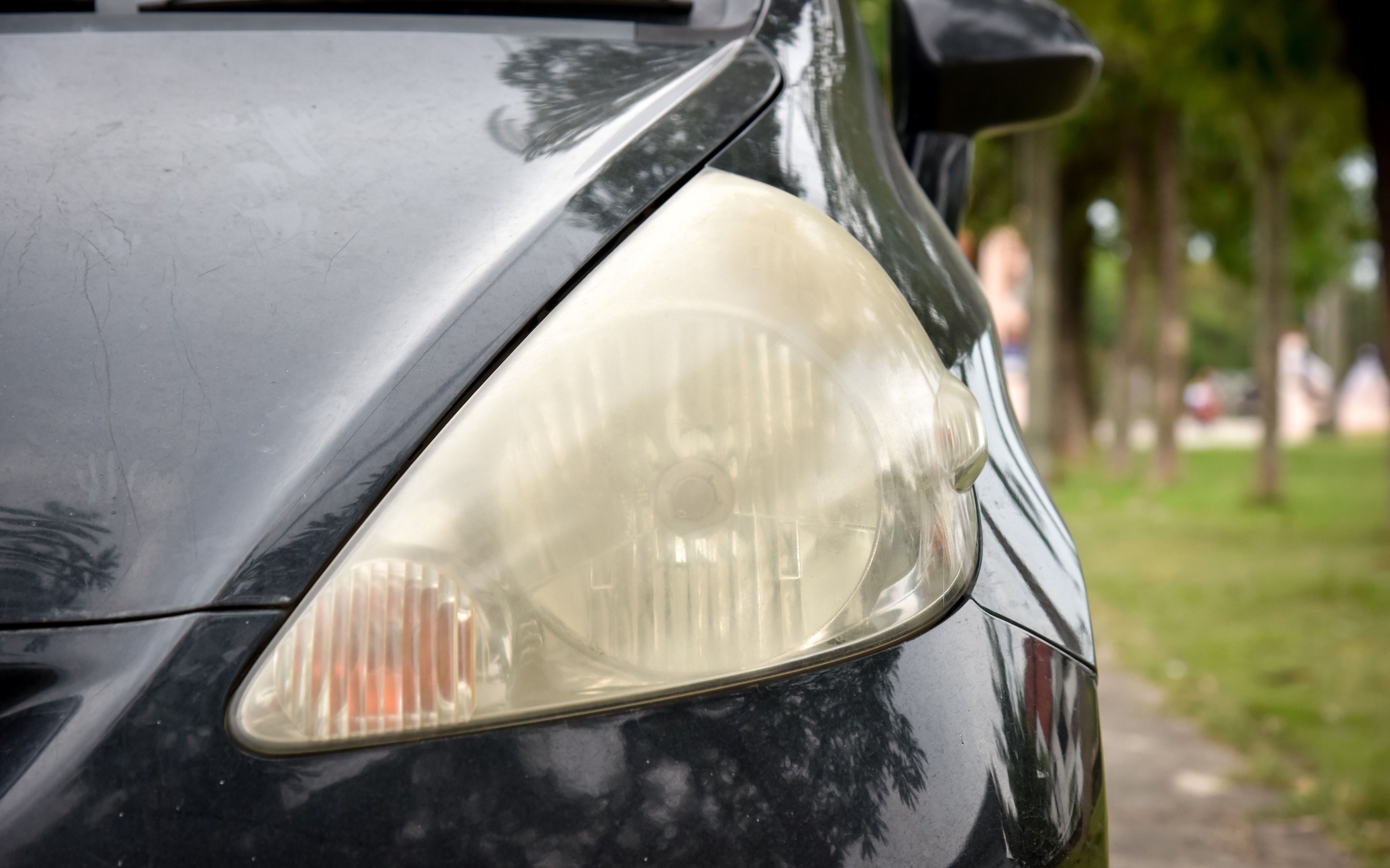 How to Polish Discolored Headlights feature image